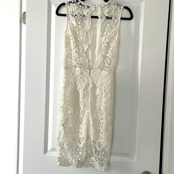 White lace midi dress with sheer and open back details - Picture 2 of 3